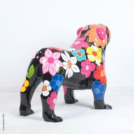 Bouledogue anglais, fond noir profond et fleurs colorées. Statue en résine peinte.